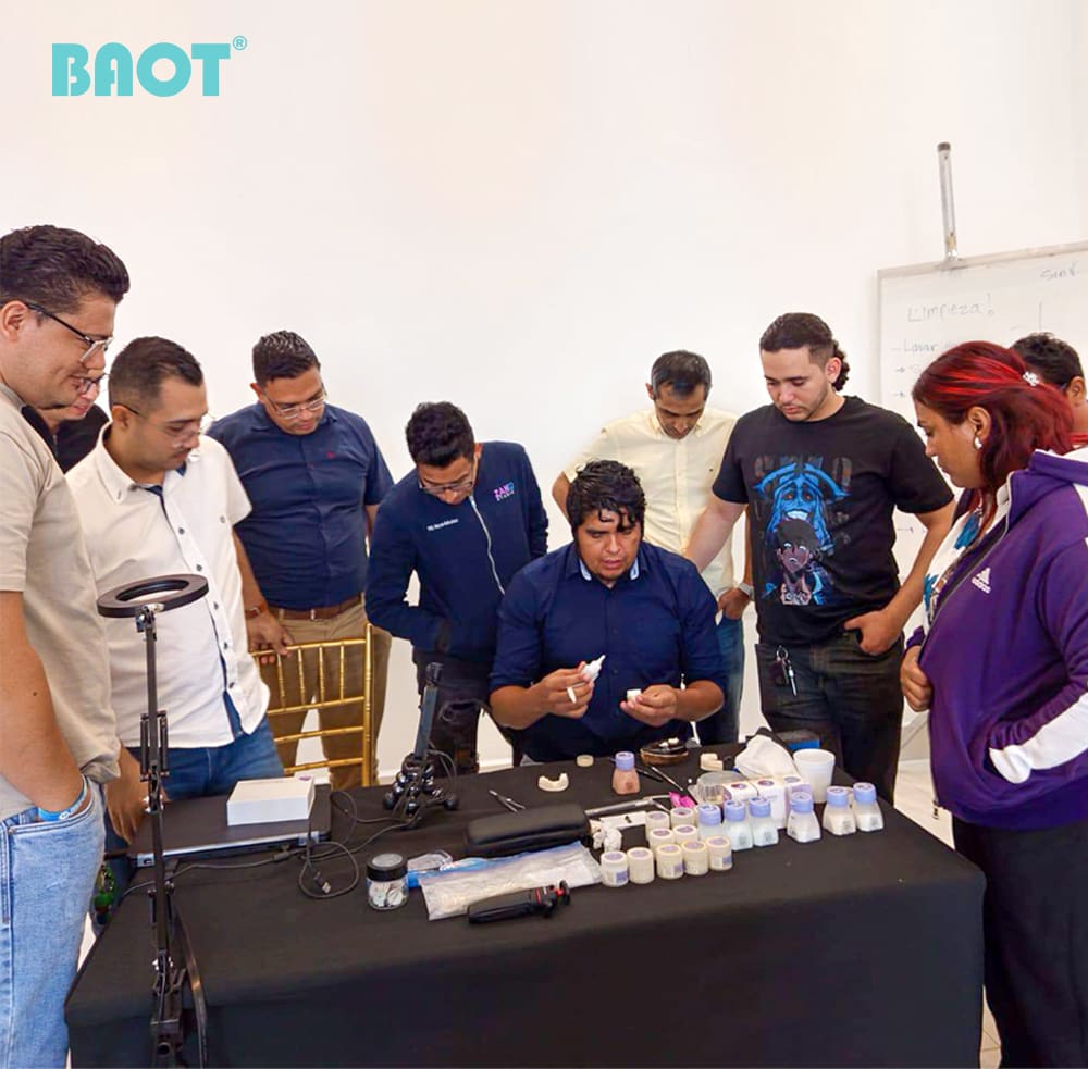 دورة تدريبية متقدمة في طب الأسنان بالبورسلين مع إرنستو لاريوس مونتانو في نيكاراغوا